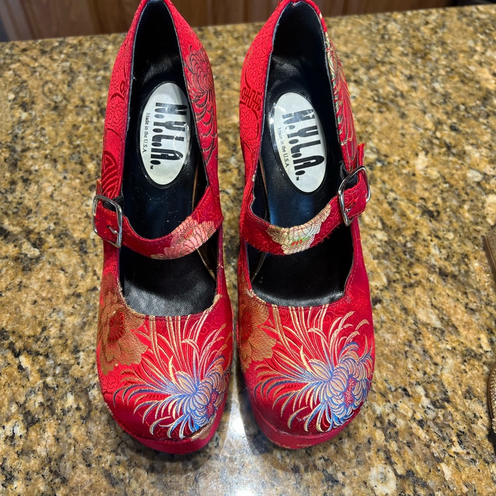 Vintage Women's Red Floral Mary Jane Shoes made in USA